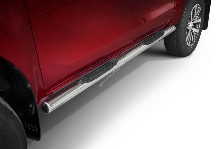 Пороги-трубы из нержавейки с пластиковыми ступенями — Toyota Hilux (2015–)
