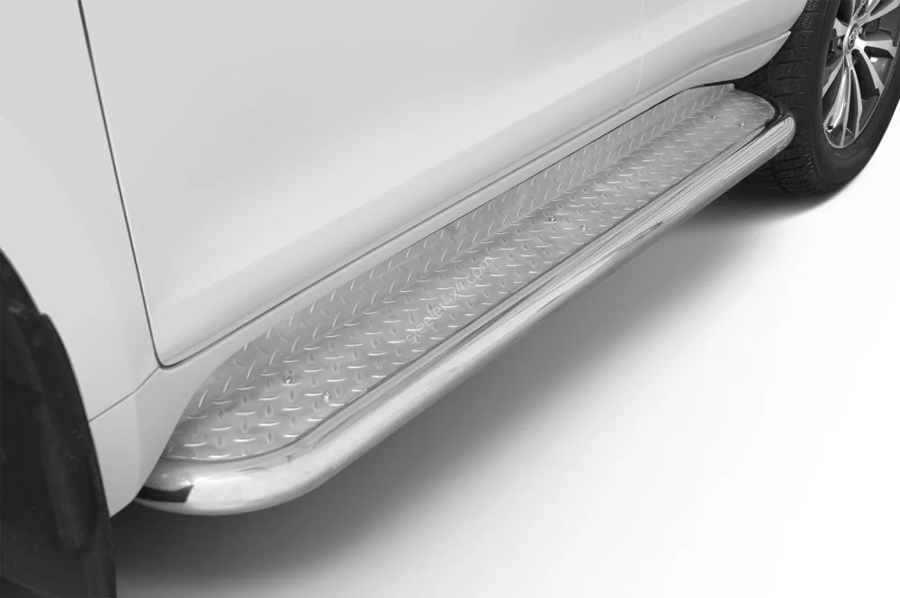 Stainless steel side steps with checker plate — Toyota Land Cruiser 150 (2017–)