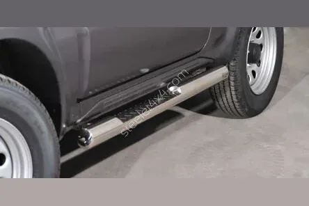 Roostevabad küljetorud rihveldatud astmetega — Suzuki Jimny (2012–2017)
