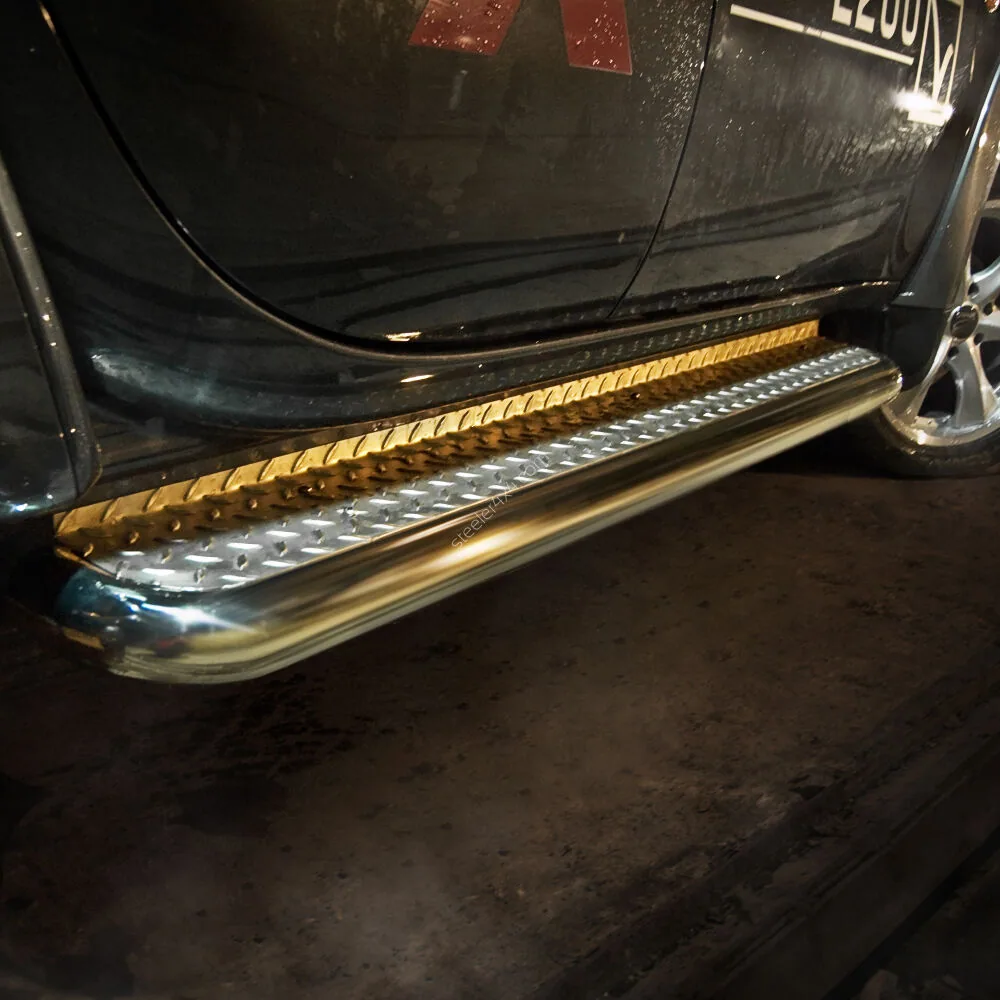 Stainless steel side steps with checker plate — Mitsubishi L200 (2006–2009)