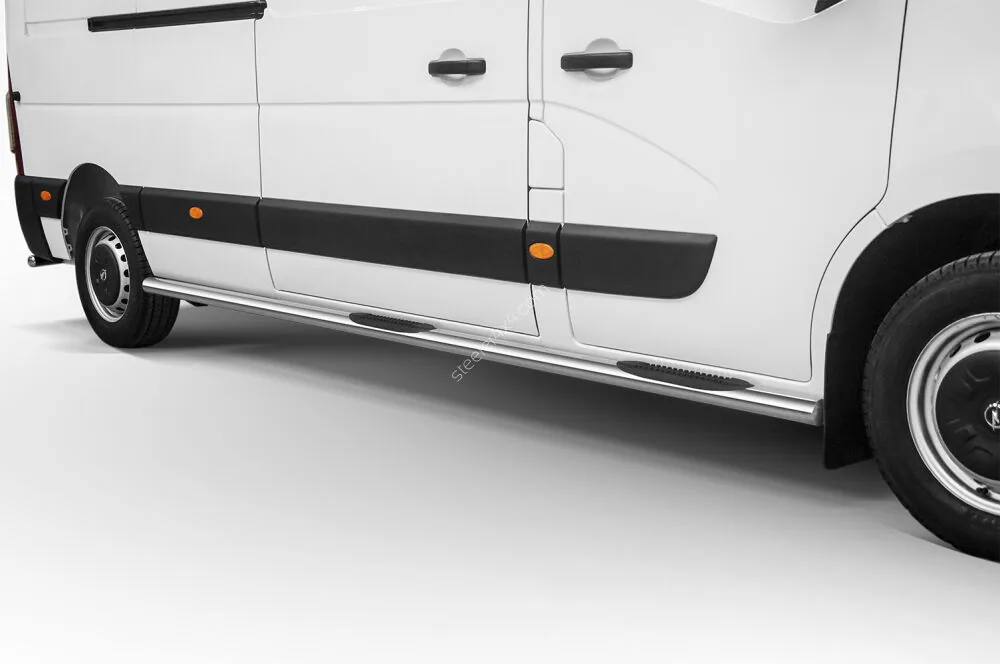 Stainless steel side bars with plastic steps — Renault Master (2019–)
