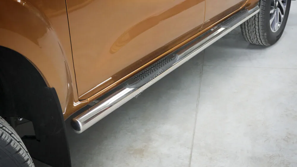 Stainless steel side bars with plastic steps — Nissan Navara NP300 (2015–)