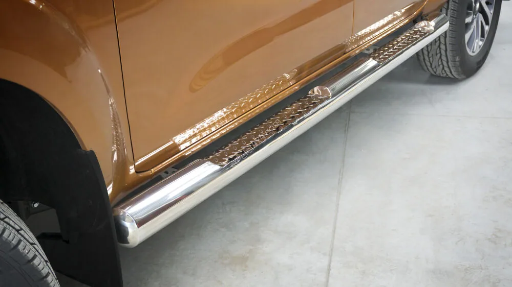 Stainless steel side bars with checker plate steps — Nissan Navara NP300 (2015–)