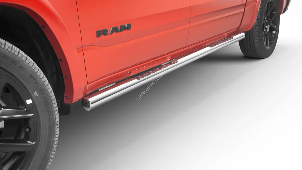 Пороги-трубы из нержавейки с рифлёными ступенями — RAM 1500 (2019–)