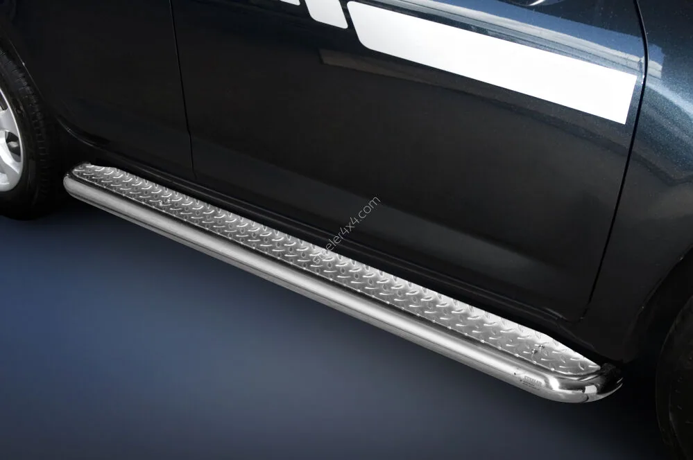 Подножки из нержавейки с рифлёной пластиной — Toyota RAV4 (2010–2013)