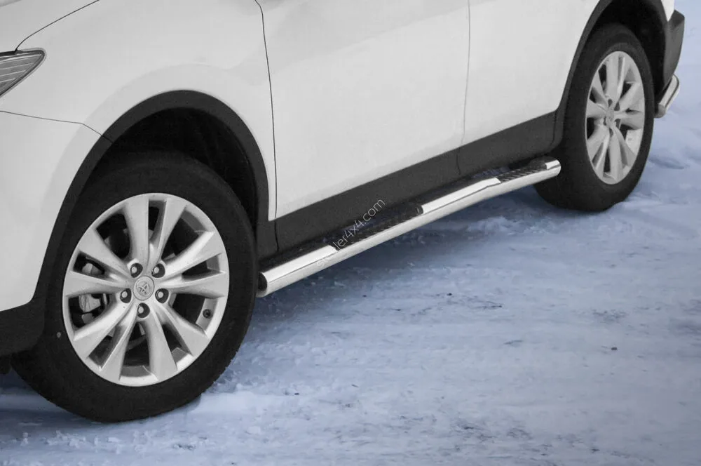 Roostevabad küljetorud rihveldatud astmetega — Toyota RAV4 (2013–2016)