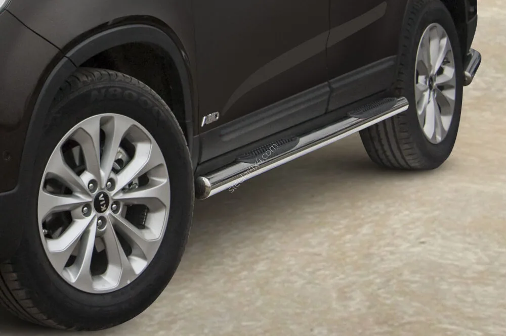 Пороги-трубы из нержавейки с пластиковыми ступенями — Kia Sorento (2012–2014)