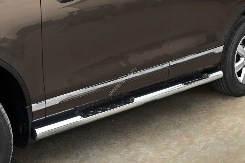 Stainless steel side bars with checker plate steps — Volkswagen Touareg (2011–2015)